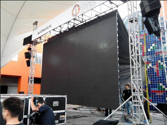 P4.81 Outdoor Rental LED Display Unique Module Design With 1920HZ Refresh
