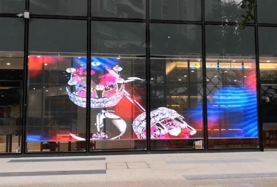Indoor P3.9-P7.8 Glass Window Led Display Screen For Shop 5000 cd/sqm